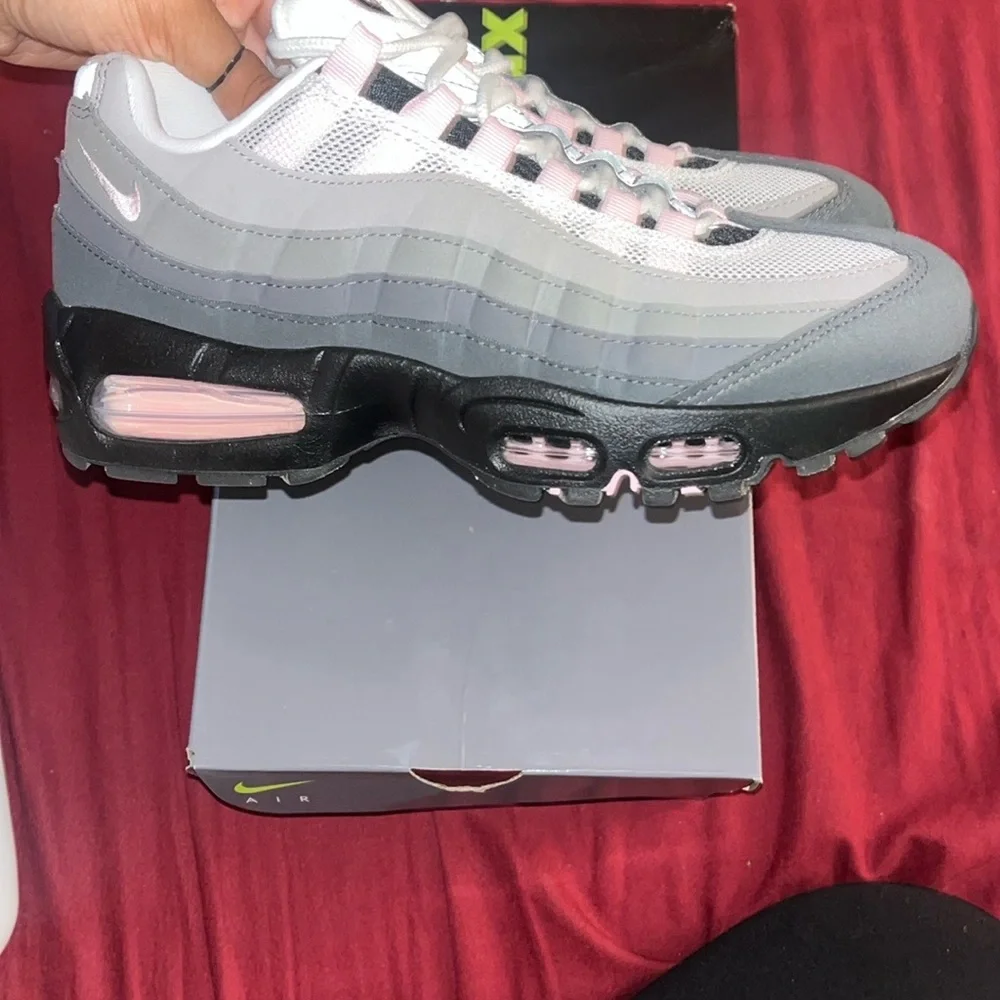 Nike women’s air